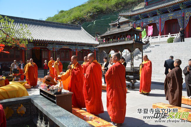 太原南山寺吉祥普佛法会天空现万朵祥云